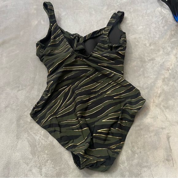 New! Miraclesuit Seabra Revele One Piece Swimsuit green 24456 - Picture 9 of 10